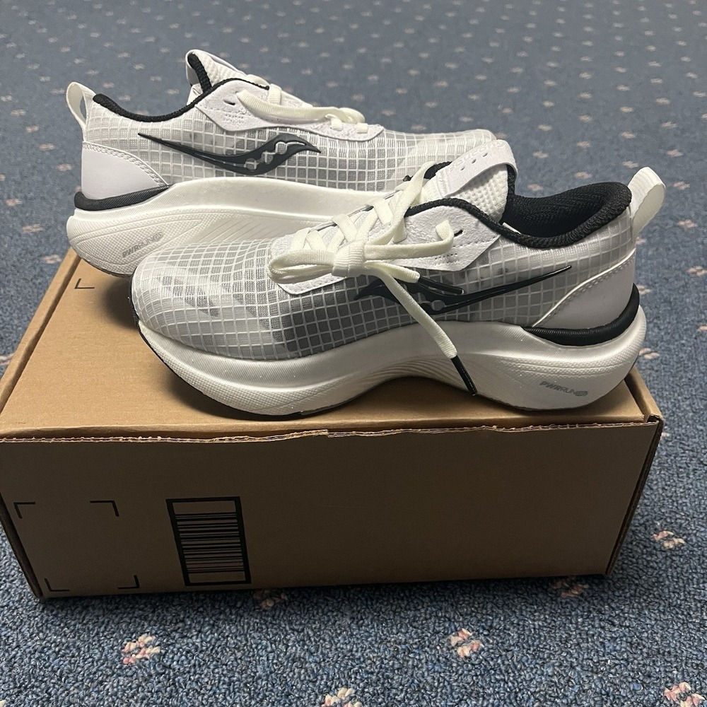 Saucony‎ Women's Size 6 Freedom Crossport White/Black Trainers Running S10820-11